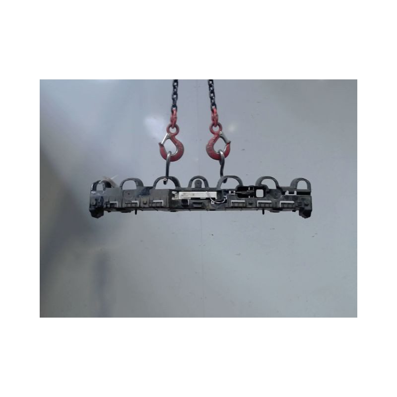 SUPPORT CENTRAL PARE-CHOC ARRIERE  RENAULT CLIO IV
