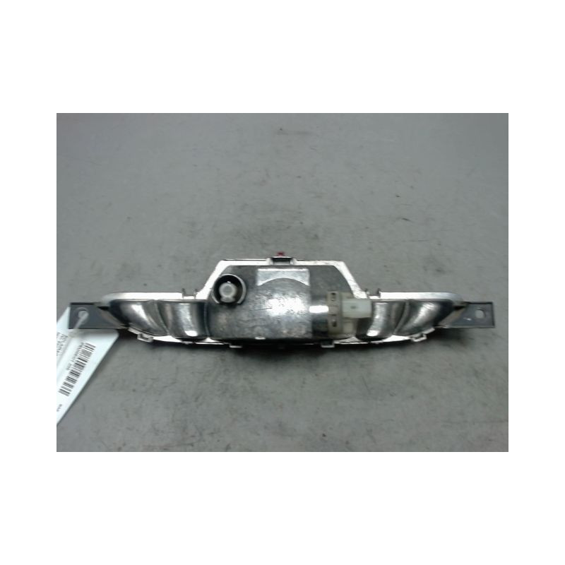 FEU BROUILLARD CENTRAL ARRIERE PEUGEOT 208