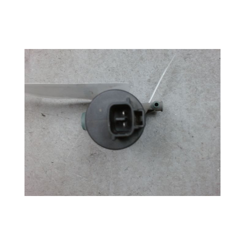 POMPE LAVE-GLACE AVANT TOYOTA YARIS