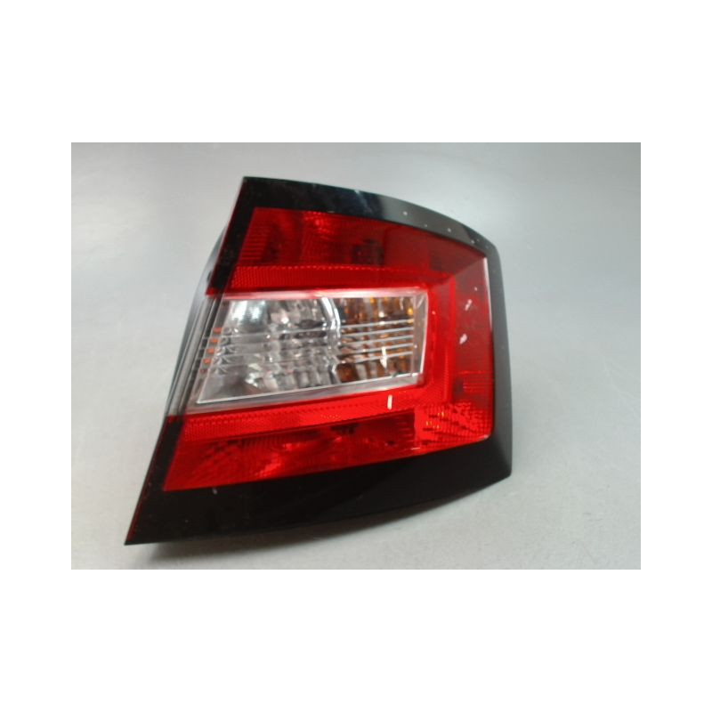 FEU ARRIERE DROIT SKODA FABIA 2007-