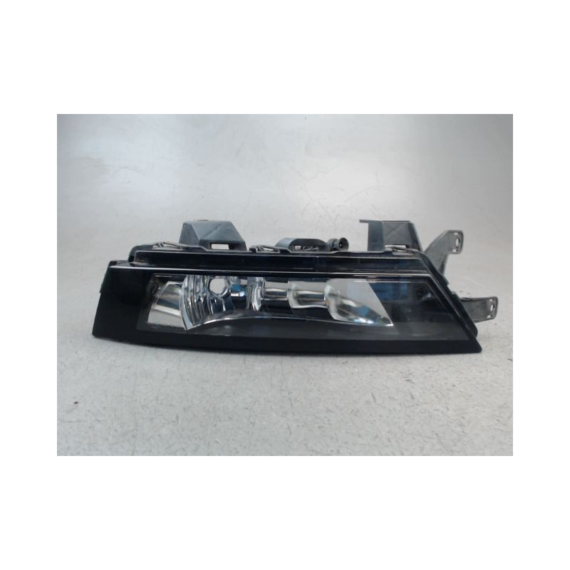 PHARE ANTIBROUILLARD AVANT DROIT SKODA RAPID