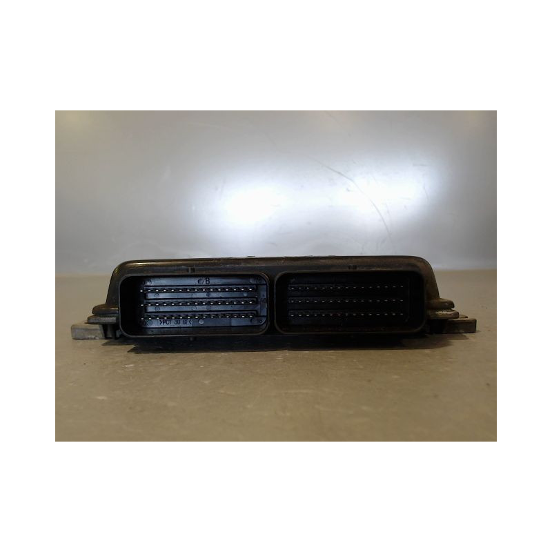 CALCULATEUR MOTEUR RENAULT CLIO
