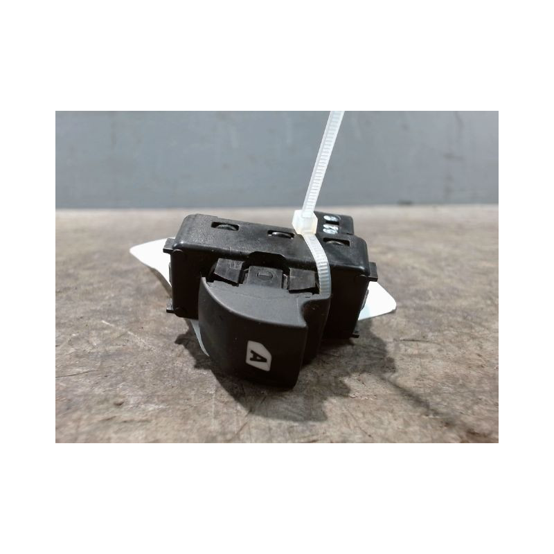 COMMANDE LEVE-GLACE PORTE AVG PEUGEOT PARTNER FGT 2002-