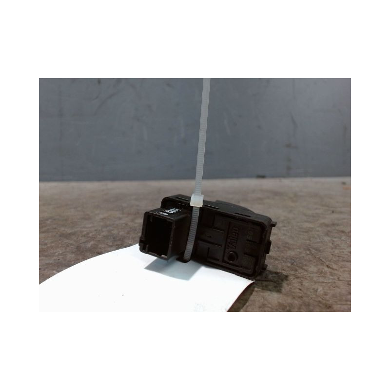 COMMANDE LEVE-GLACE PORTE AVG PEUGEOT PARTNER FGT 2002-