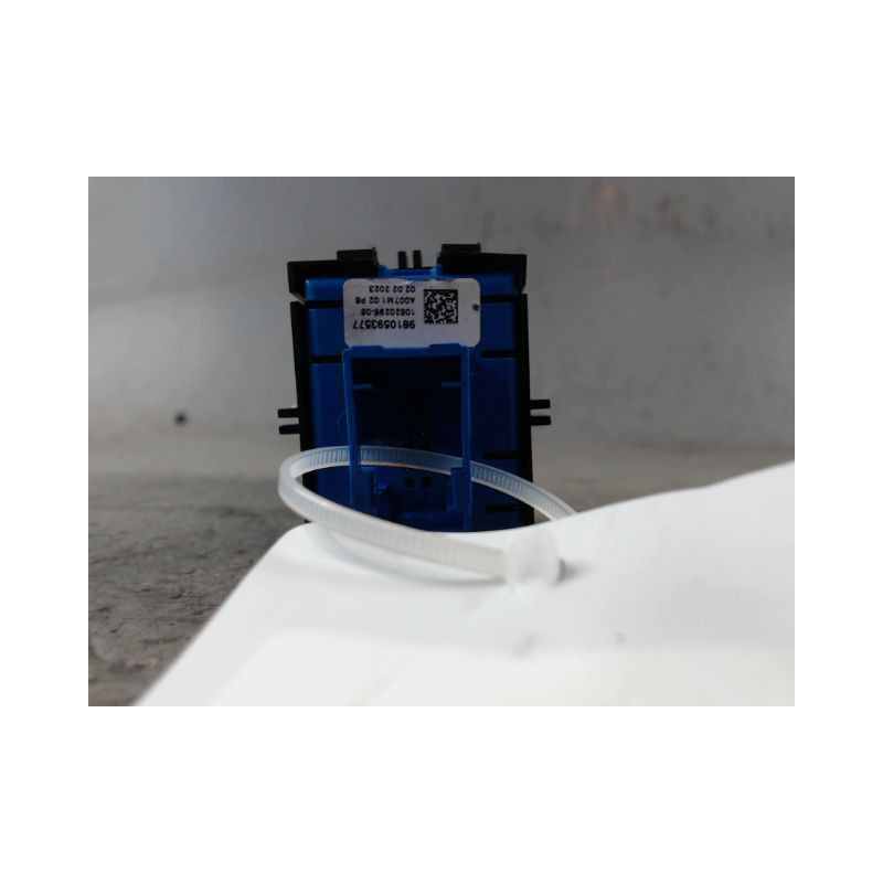 INTERIEUR COMMANDE FREIN A MAIN PEUGEOT 208