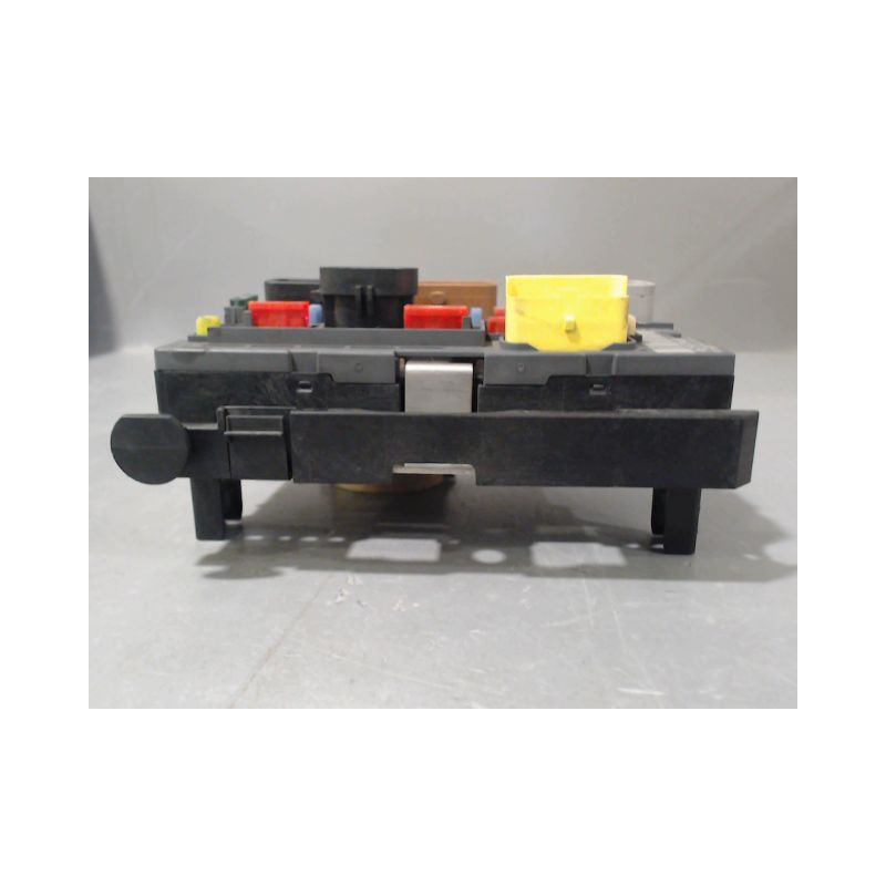 BOITE A FUSIBLES PEUGEOT 308 2011-