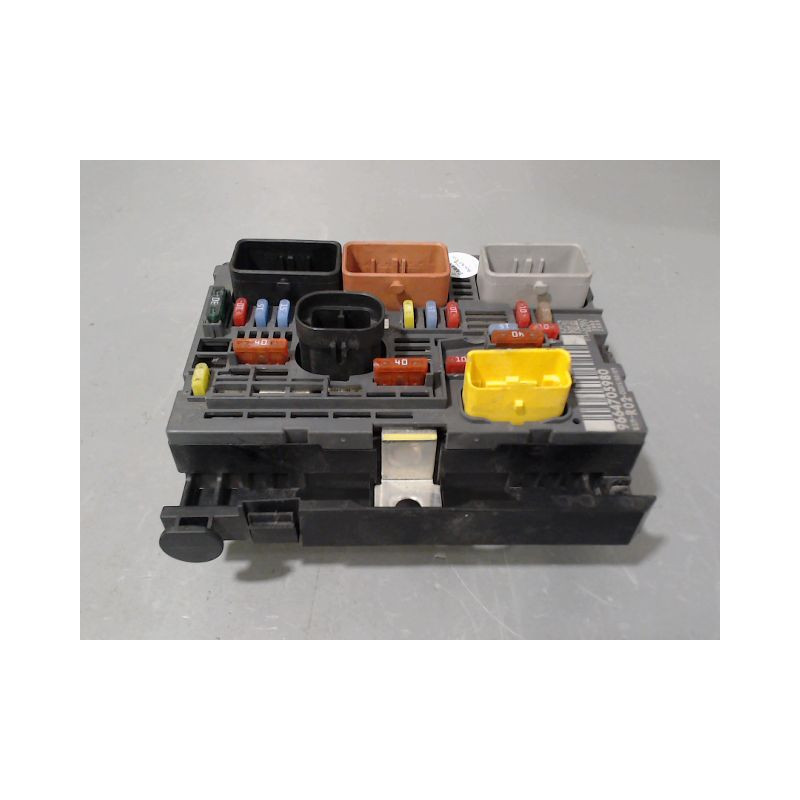 BOITE A FUSIBLES PEUGEOT 407