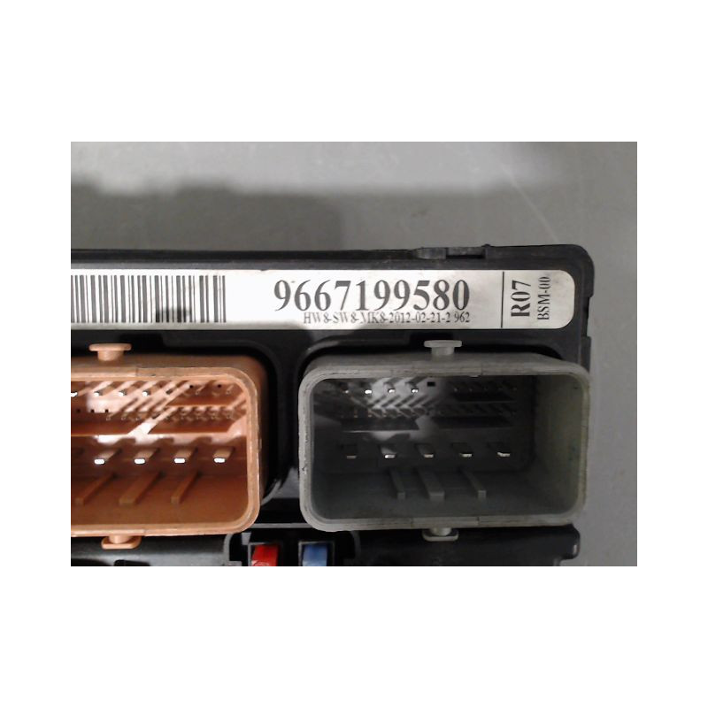 BOITE A FUSIBLES PEUGEOT 207 2011-