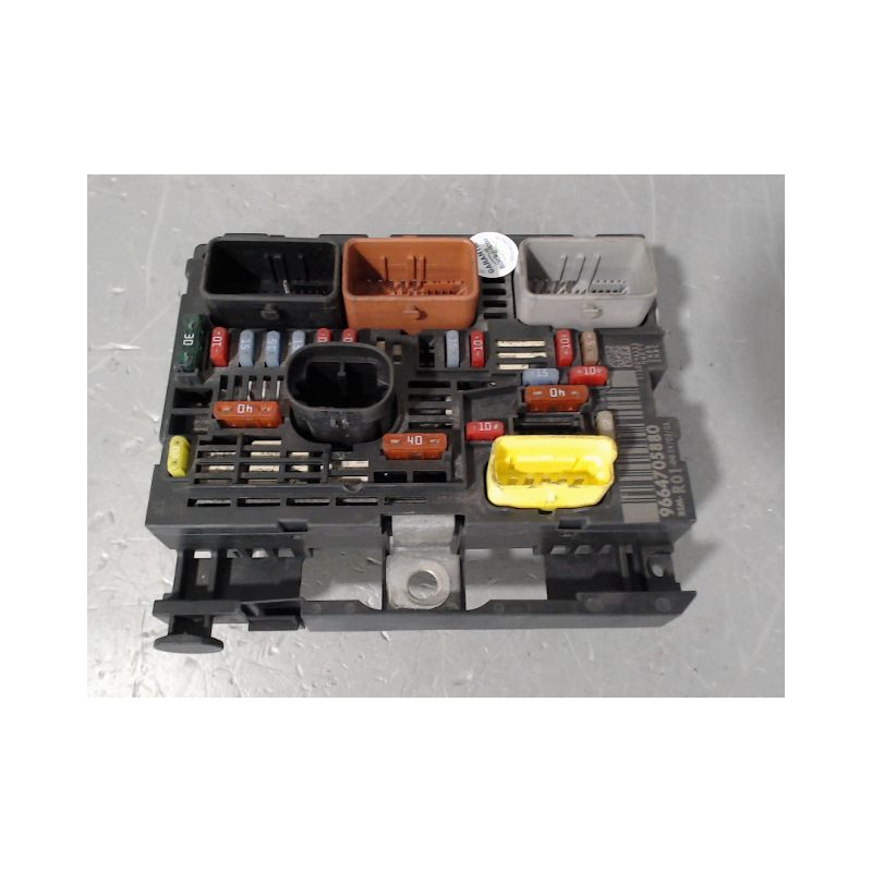 BOITE A FUSIBLES CITROEN C4