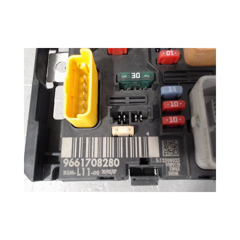 BOITE A FUSIBLES PEUGEOT 307