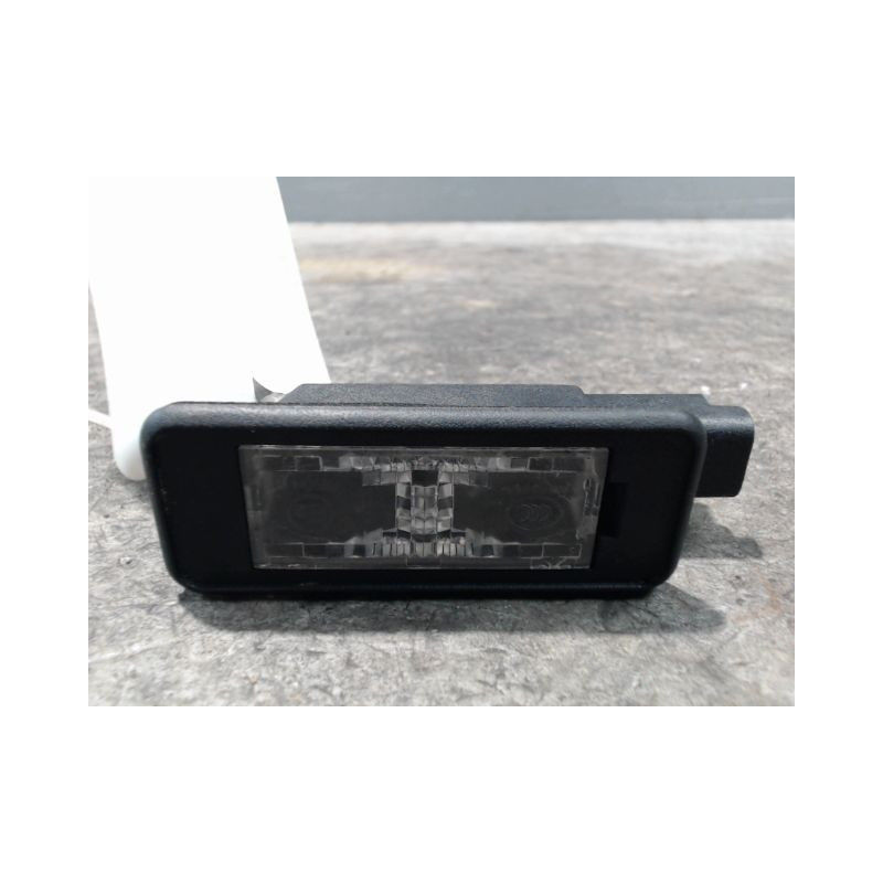 ECLAIREUR PLAQUE DE POLICE DROIT PEUGEOT 208