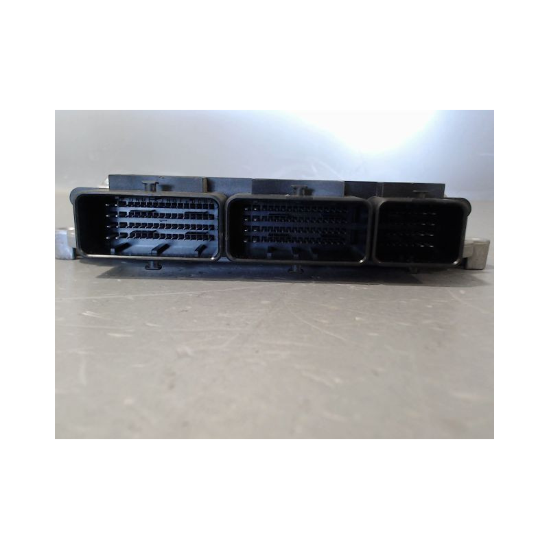 CALCULATEUR MOTEUR RENAULT CLIO