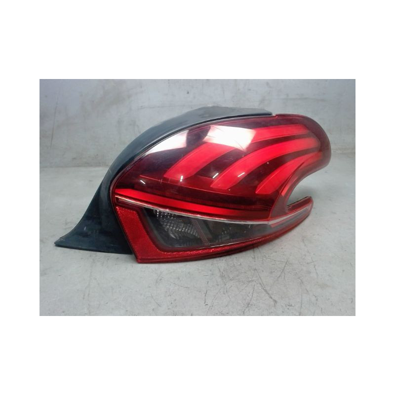 FEU ARRIERE DROIT PEUGEOT 208
