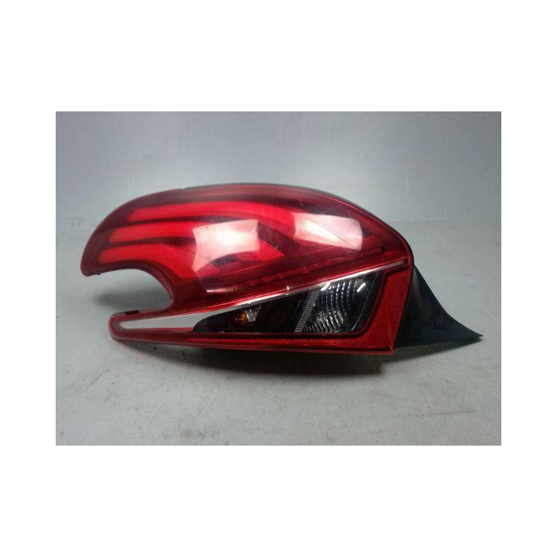 FEU ARRIERE GAUCHE  PEUGEOT 208