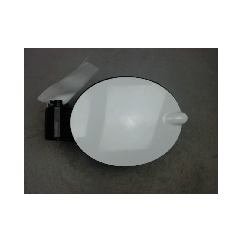 VOLET DE TRAPPE CARBURANT FORD FIESTA