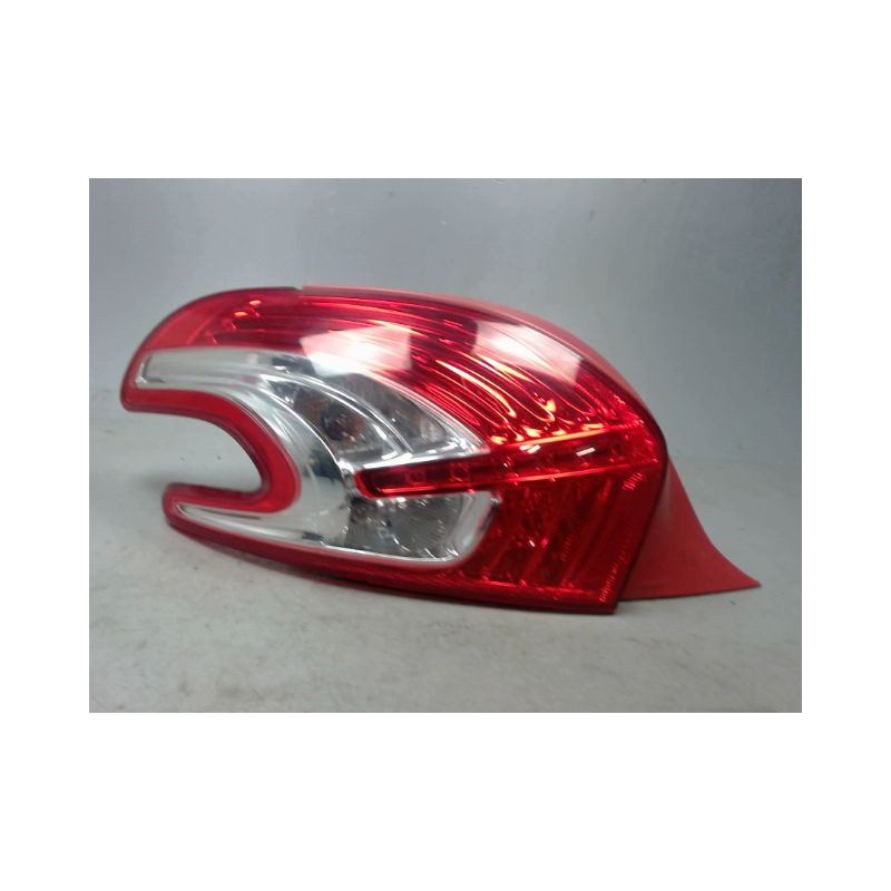 FEU ARRIERE GAUCHE  PEUGEOT 208