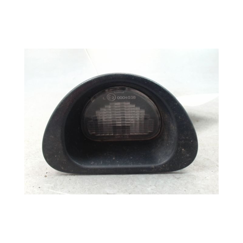ECLAIREUR PLAQUE DE POLICE DROIT PEUGEOT 107 5P