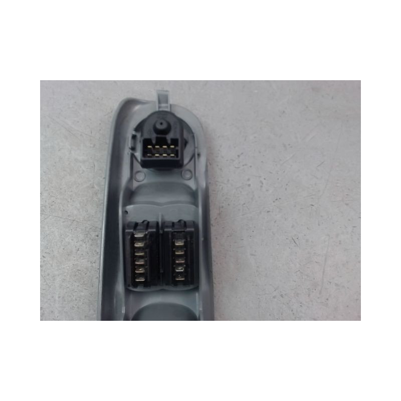 COMMANDE LEVE-GLACE PORTE AVG RENAULT TWINGO I Phase 3 2000-2007