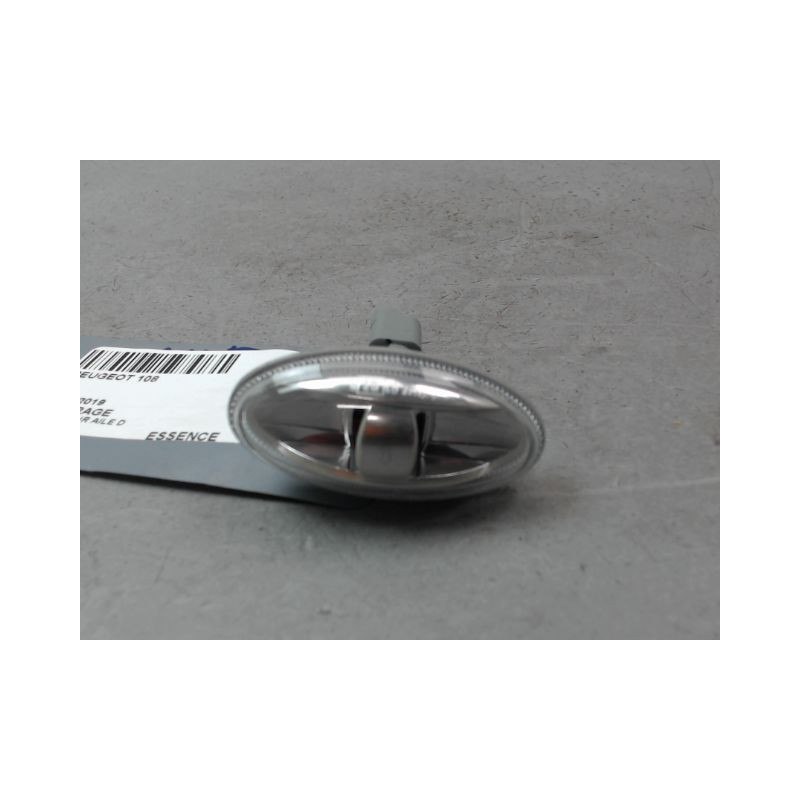REPETITEUR AILE DROIT PEUGEOT 108
