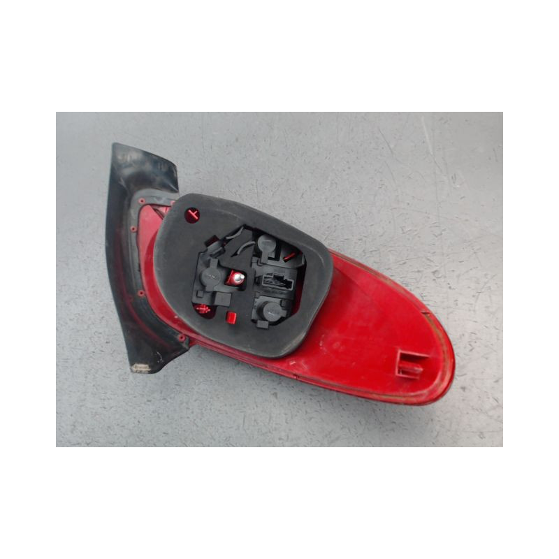 FEU ARRIERE DROIT PEUGEOT 206