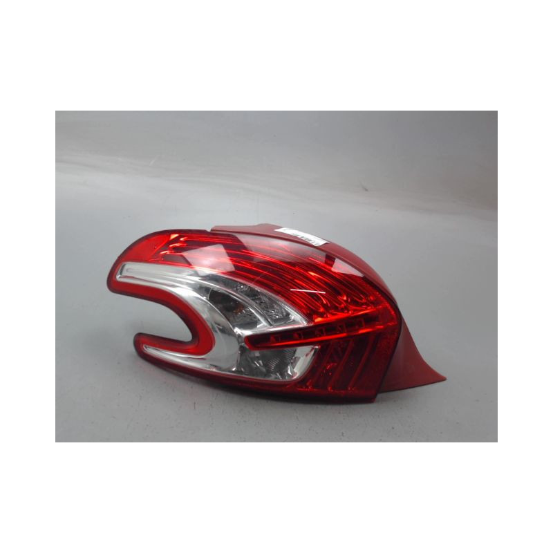 FEU ARRIERE GAUCHE  PEUGEOT 208