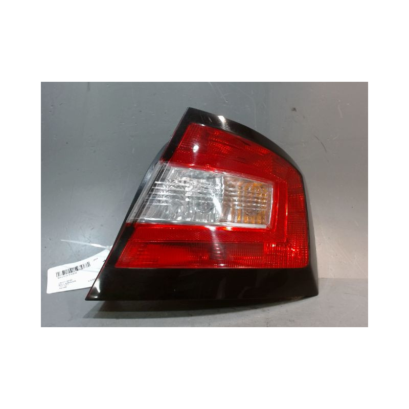 FEU ARRIERE DROIT SKODA FABIA
