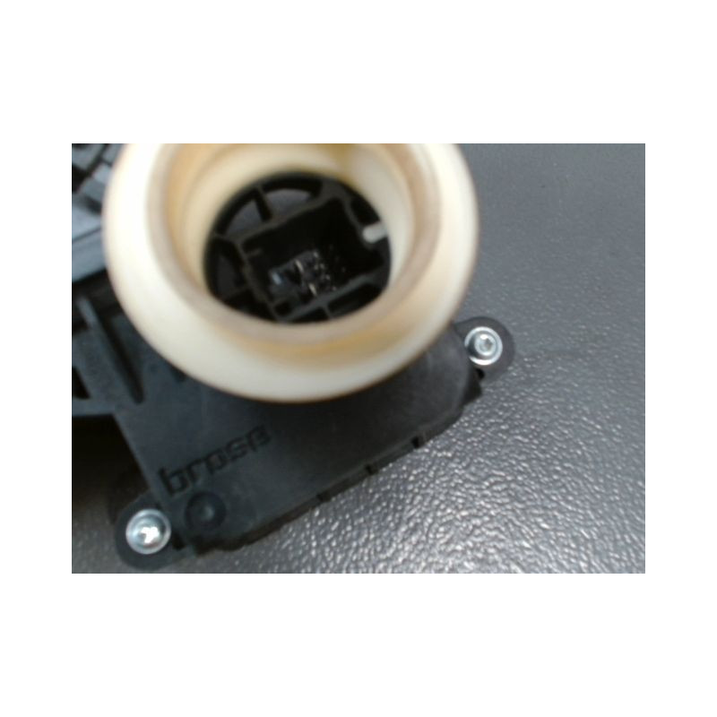 MECANISME+MOTEUR LEVE-GLACE ARRIERE DROIT TOYOTA VERSO 2010-