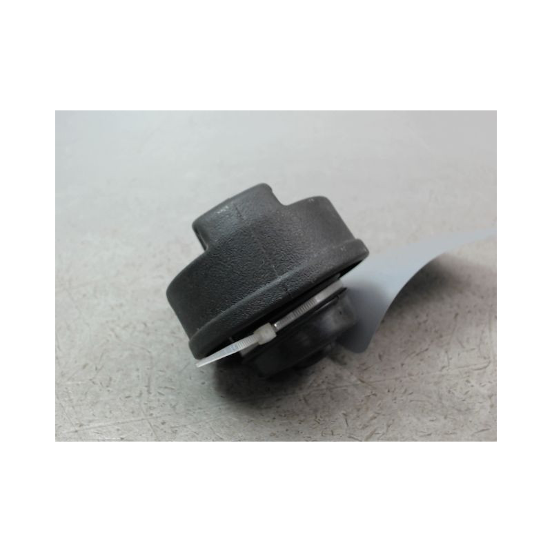 BOUCHON RESERVOIR A CARBURANT AUDI A4 BERL. I Phase 2 (8D) 1999-2001