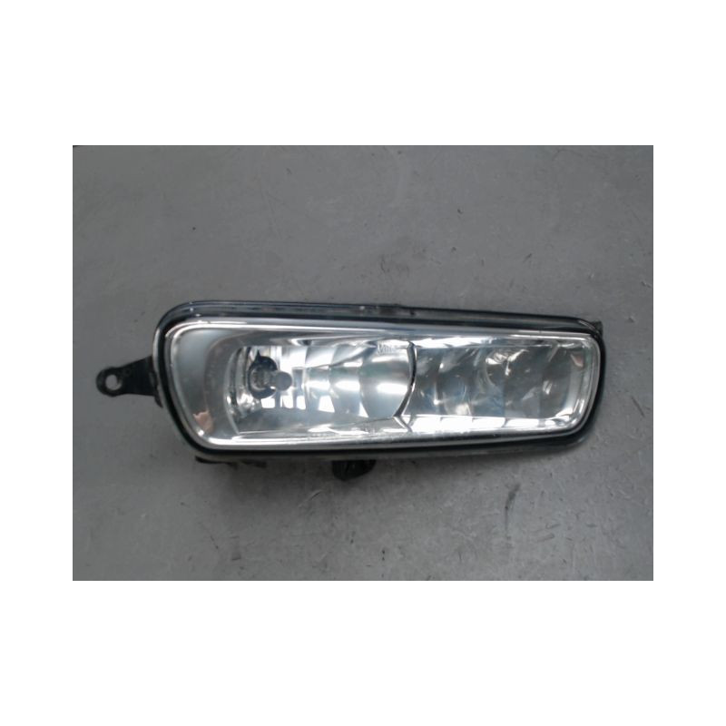PHARE ANTIBROUILLARD AVANT DROIT FORD FIESTA