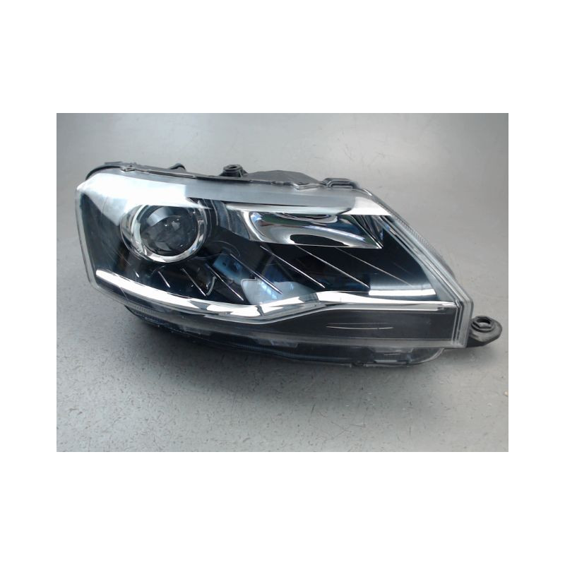 PHARE DROIT SKODA RAPID