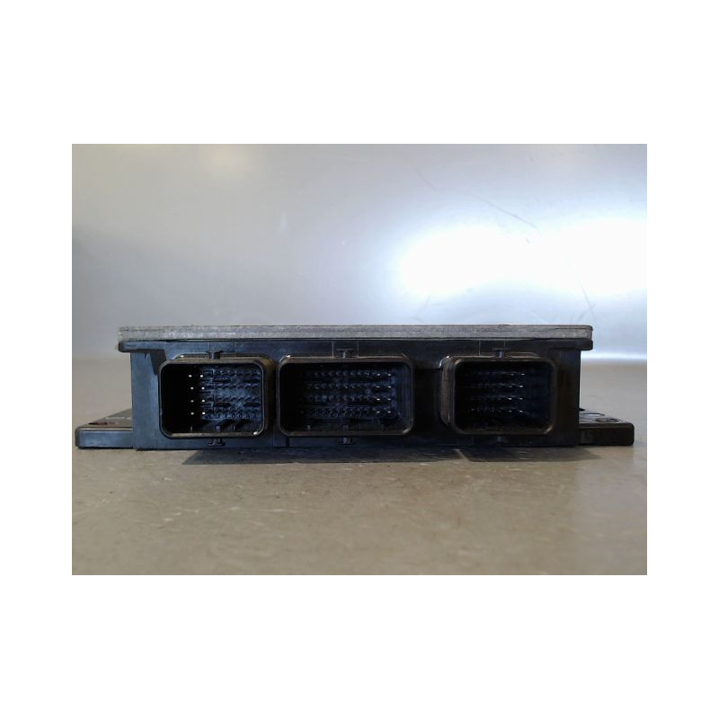 CALCULATEUR MOTEUR RENAULT CLIO
