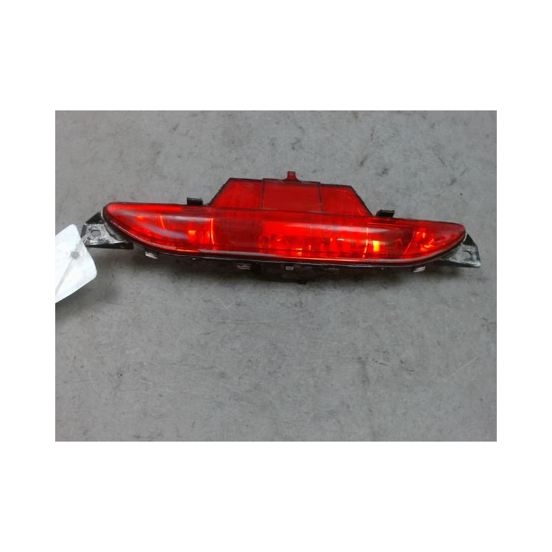 FEU BROUILLARD CENTRAL ARRIERE PEUGEOT 208