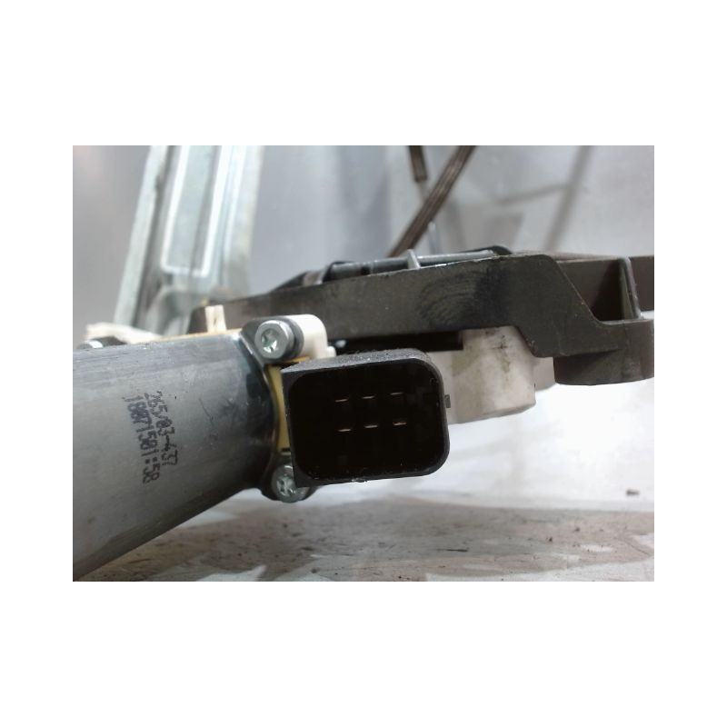 MECANISME+MOTEUR LEVE-GLACE AVANT DROIT MERCEDES VITO