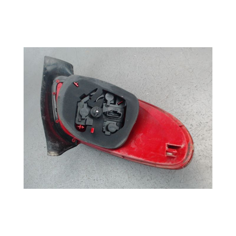 FEU ARRIERE DROIT PEUGEOT 206