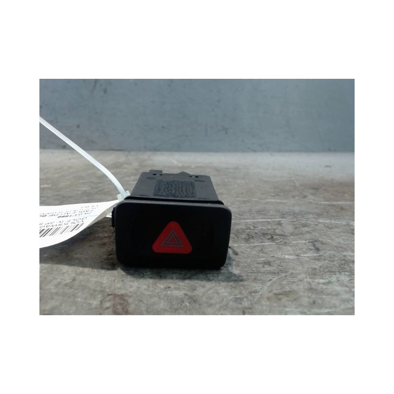 BOUTON DE WARNING VOLKSWAGEN GOLF