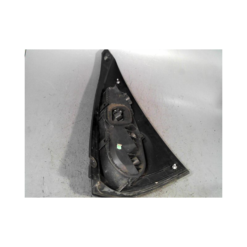 FEU ARRIERE GAUCHE  PEUGEOT 107 5P