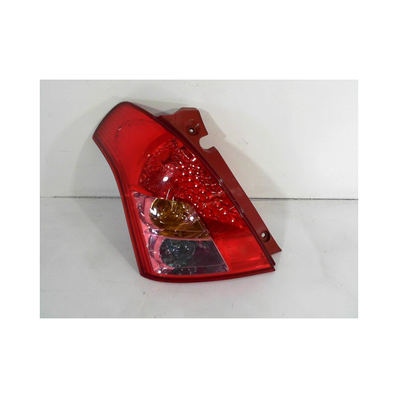 FEU ARRIERE GAUCHE  SUZUKI SWIFT -03/05