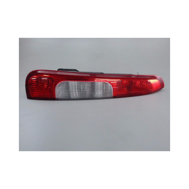 FEU ARRIERE GAUCHE  FORD FOCUS