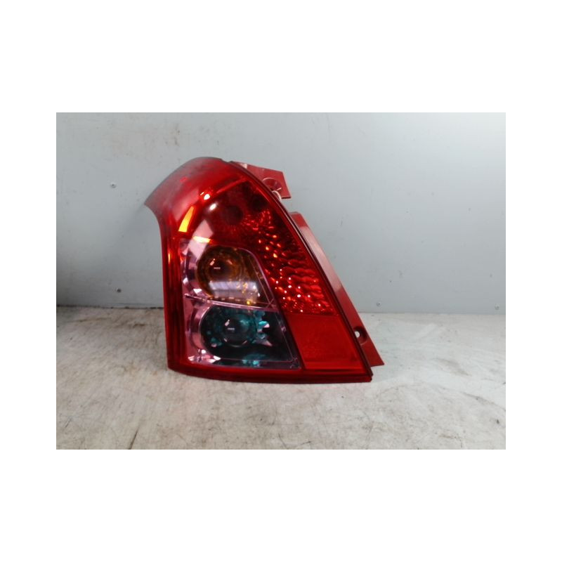 FEU ARRIERE GAUCHE  SUZUKI SWIFT