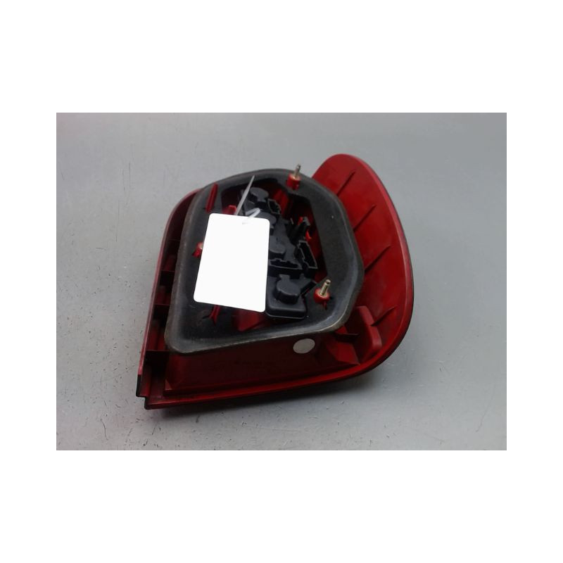 FEU ARRIERE GAUCHE  VOLKSWAGEN POLO III Phase 2 (6N) 1999-2001