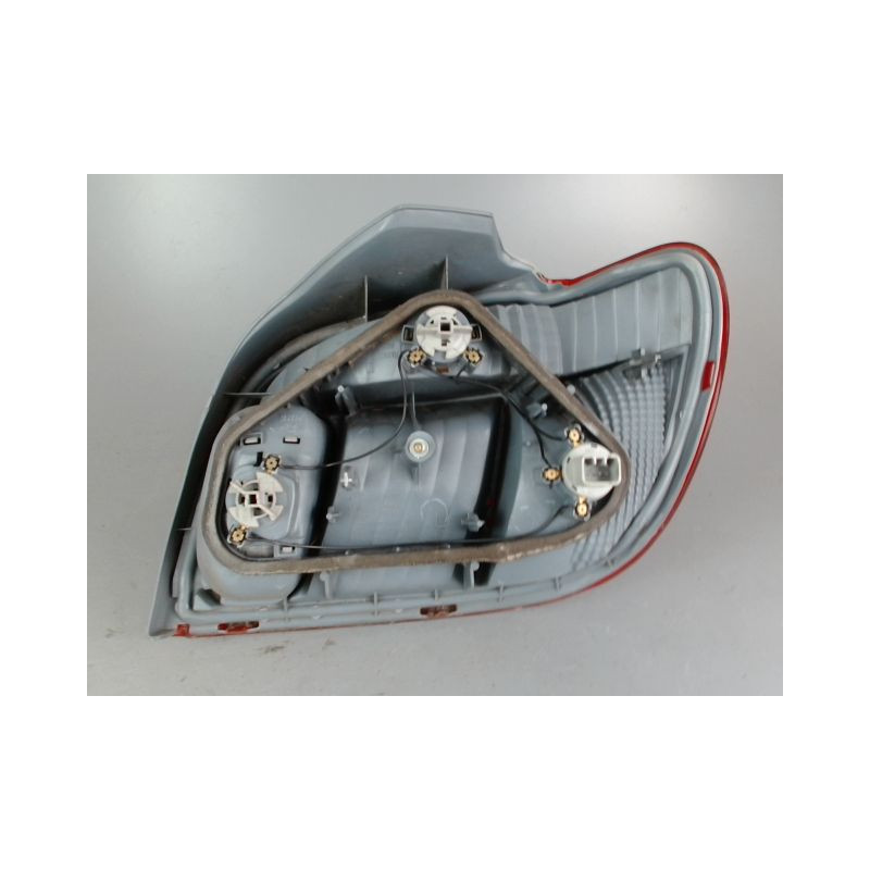 FEU ARRIERE GAUCHE  TOYOTA YARIS 1 PHASE 2 1.4 D4D - 8V T