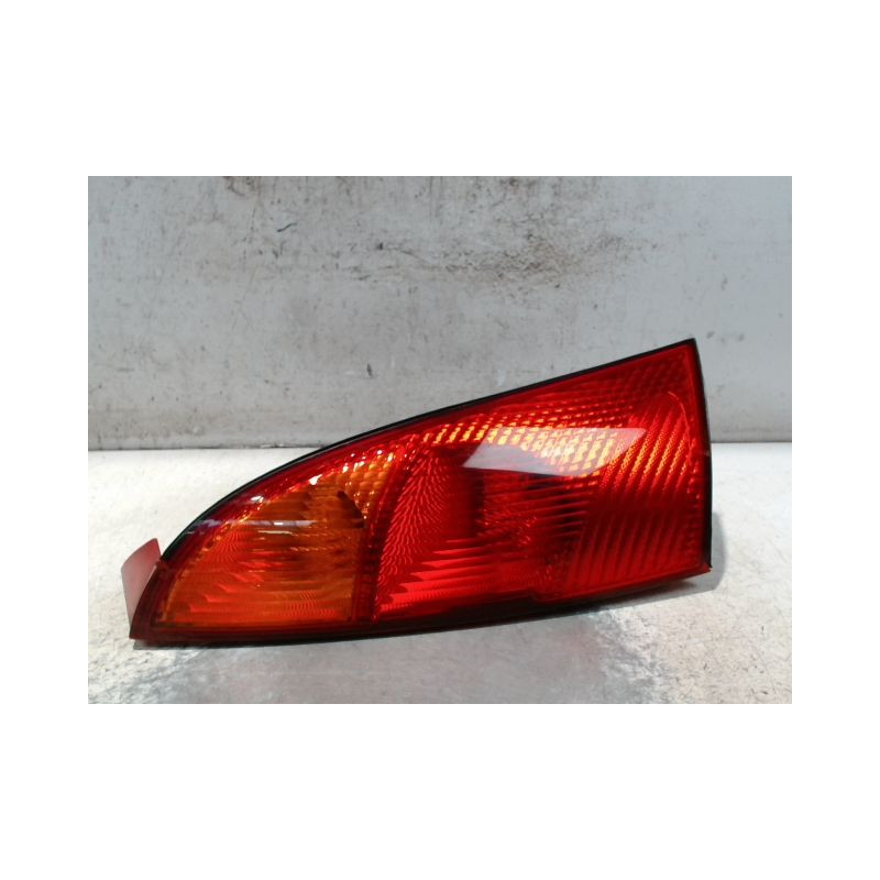FEU ARRIERE GAUCHE  FORD FOCUS 04-07