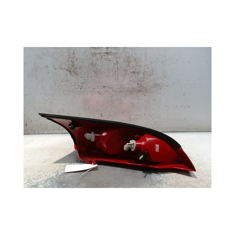 FEU ARRIERE GAUCHE  FORD FOCUS 04-07
