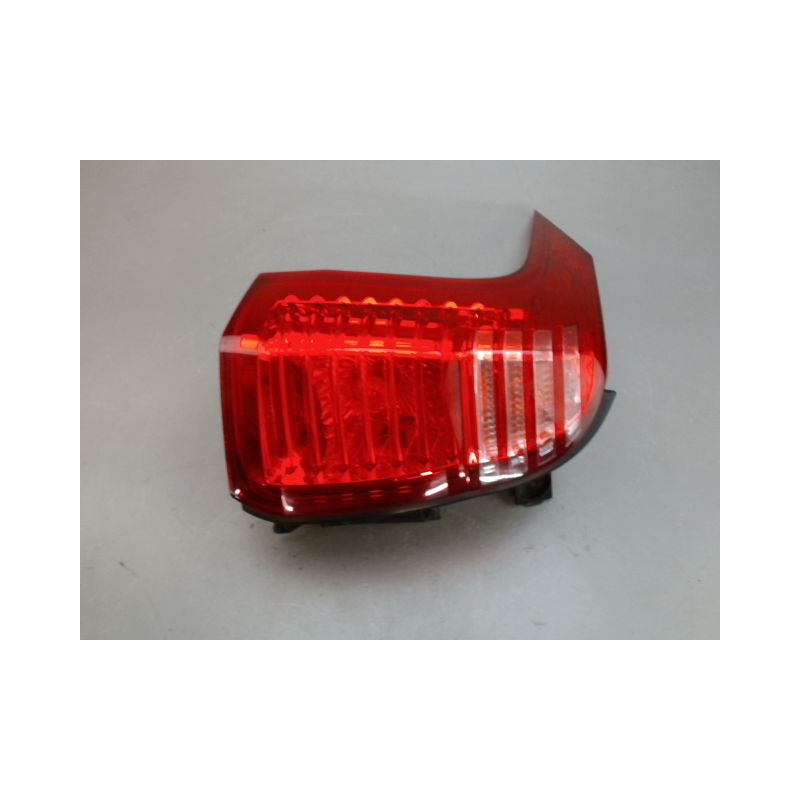 FEU ARRIERE GAUCHE  PEUGEOT 5008
