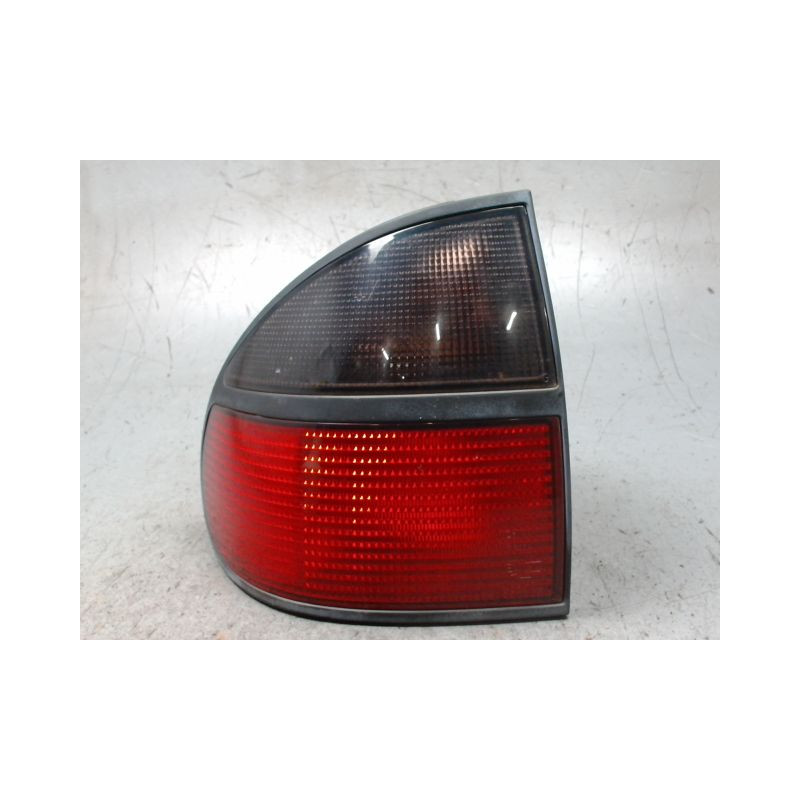 FEU ARRIERE GAUCHE  RENAULT LAGUNA -98