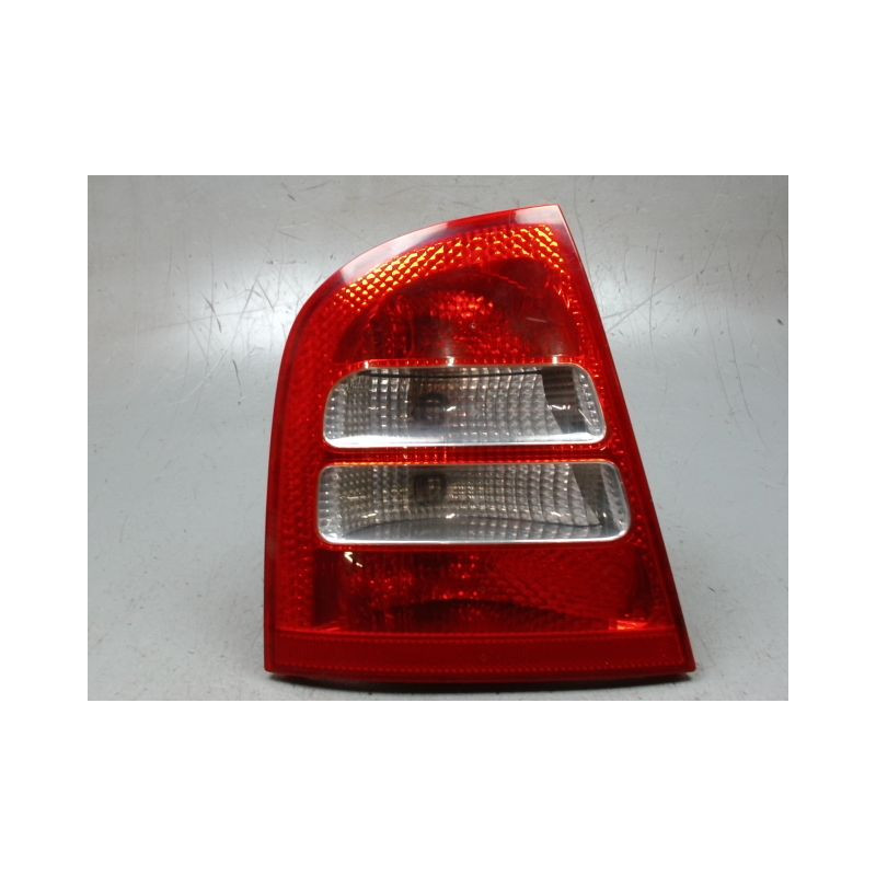 FEU ARRIERE GAUCHE  SKODA OCTAVIA 2000-