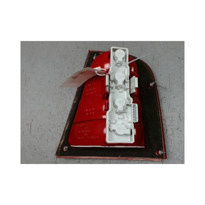 FEU ARRIERE GAUCHE  SKODA OCTAVIA 2000-