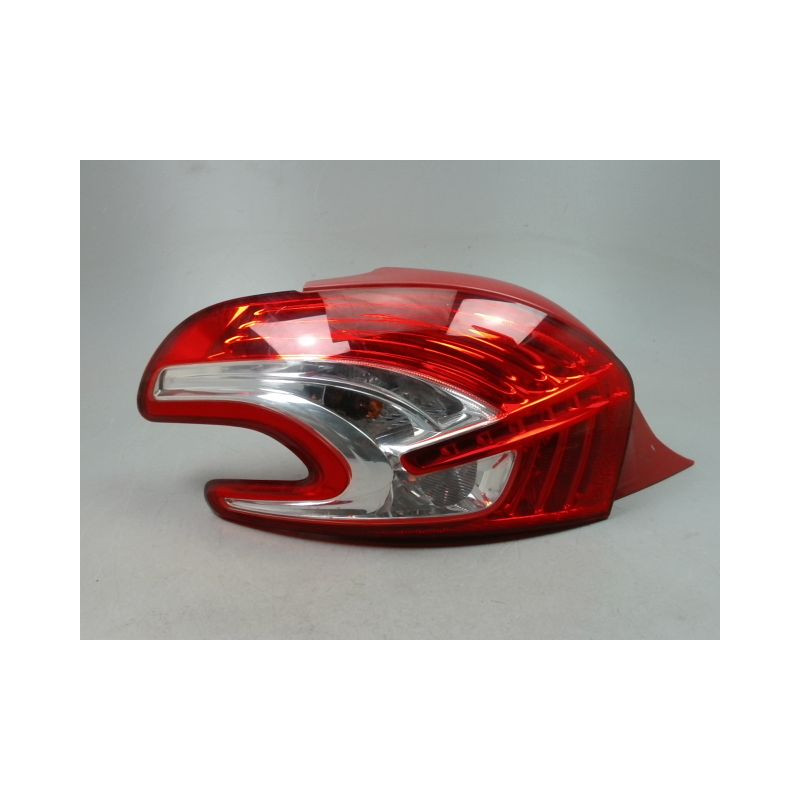 FEU ARRIERE GAUCHE  PEUGEOT 208
