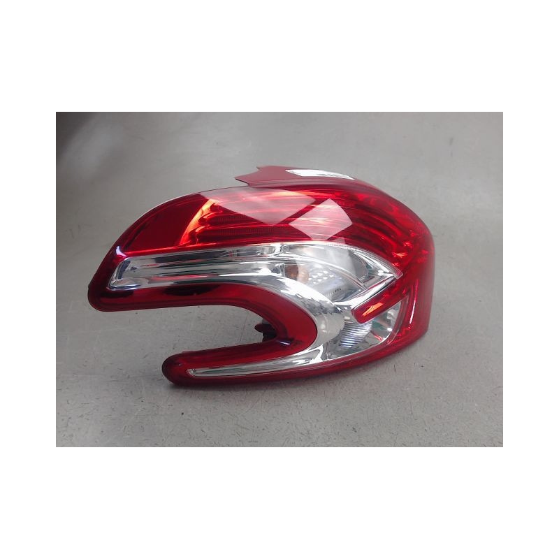FEU ARRIERE GAUCHE  PEUGEOT 208