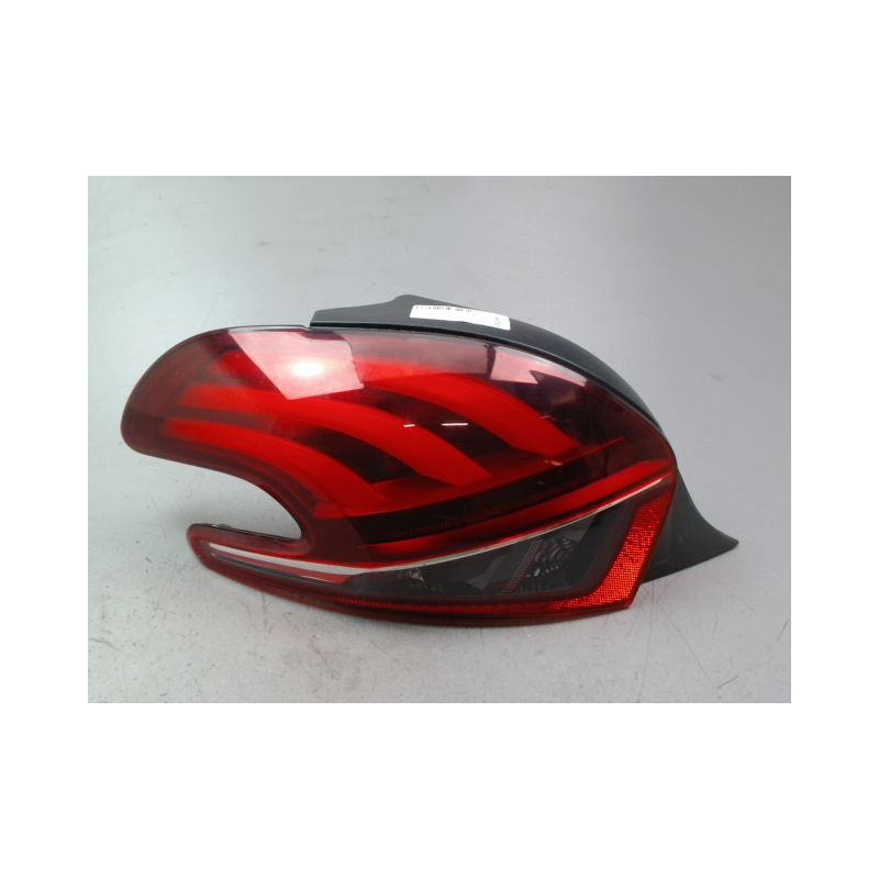 FEU ARRIERE GAUCHE  PEUGEOT 208 Phase 1 2012-...